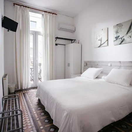 Eixample Guest house 2*