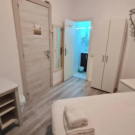 艾克萨博旅馆 2*